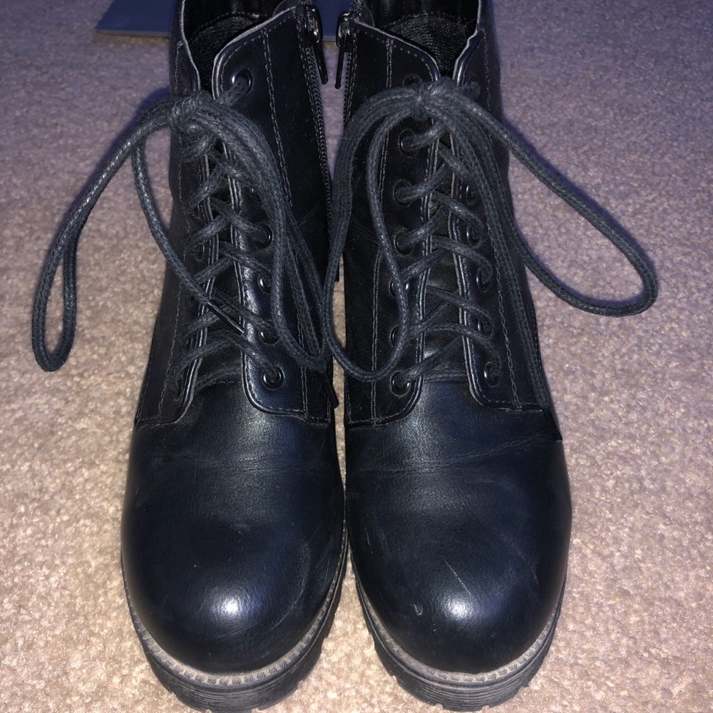Black heel boots